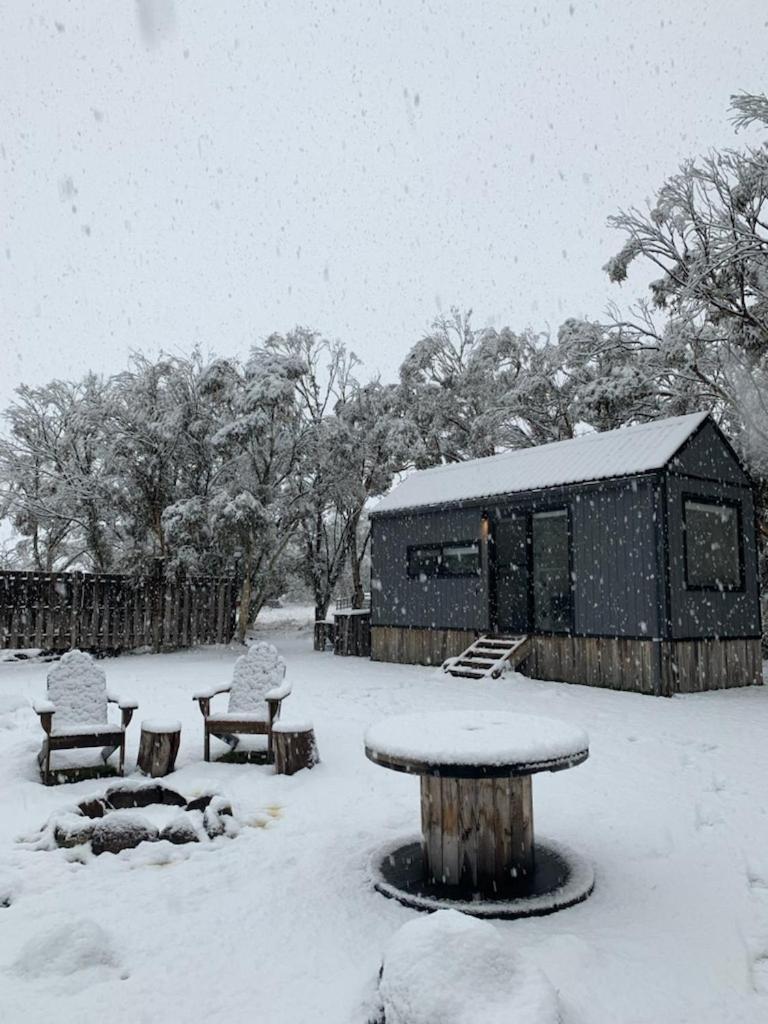 Big Yard Escapes - Two Off-Grid Tiny Houses On The Mowamba River Jindabyne Buitenkant foto