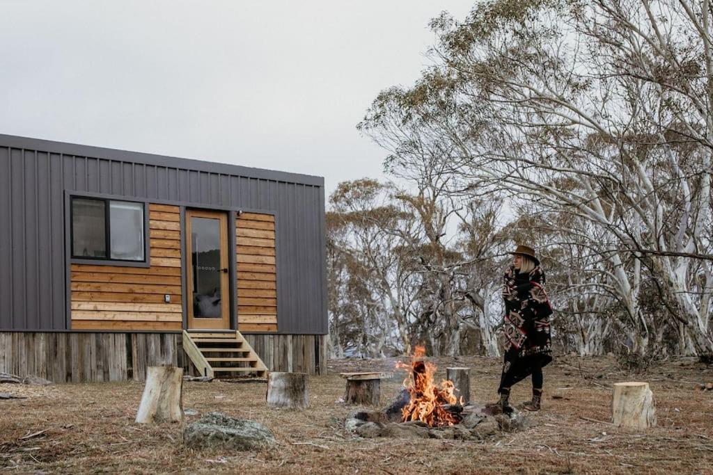 Big Yard Escapes - Two Off-Grid Tiny Houses On The Mowamba River Jindabyne Buitenkant foto