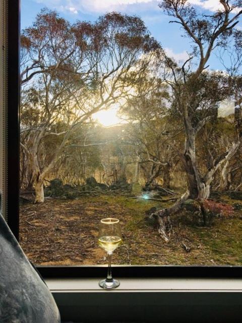 Big Yard Escapes - Two Off-Grid Tiny Houses On The Mowamba River Jindabyne Buitenkant foto