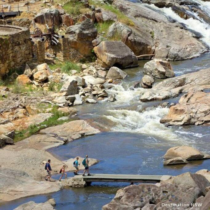 Big Yard Escapes - Two Off-Grid Tiny Houses On The Mowamba River Jindabyne Buitenkant foto