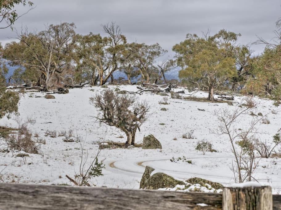 Big Yard Escapes - Two Off-Grid Tiny Houses On The Mowamba River Jindabyne Buitenkant foto