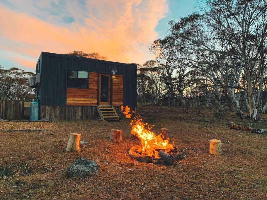 Big Yard Escapes - Two Off-Grid Tiny Houses On The Mowamba River Jindabyne Buitenkant foto