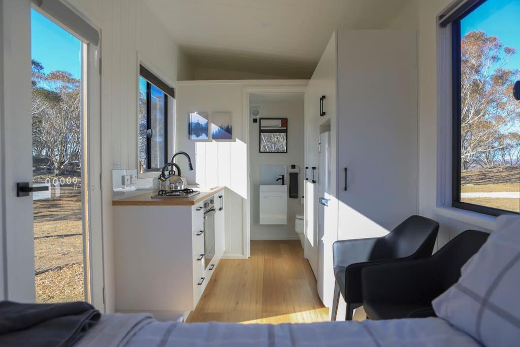 Big Yard Escapes - Two Off-Grid Tiny Houses On The Mowamba River Jindabyne Buitenkant foto