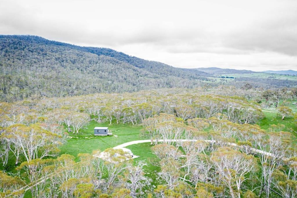 Big Yard Escapes - Two Off-Grid Tiny Houses On The Mowamba River Jindabyne Buitenkant foto