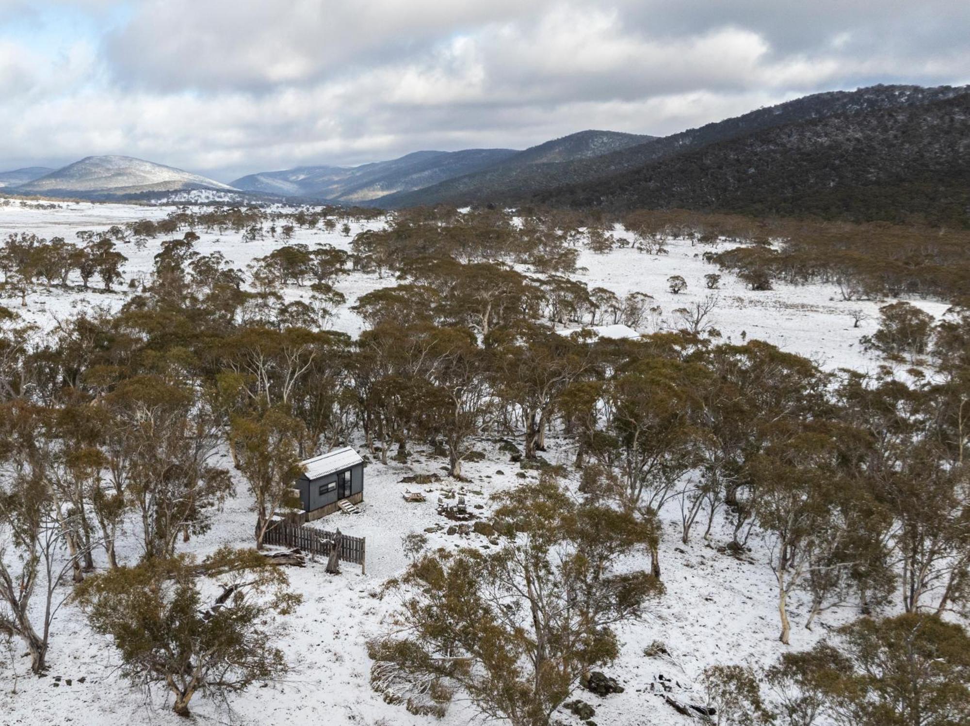 Big Yard Escapes - Two Off-Grid Tiny Houses On The Mowamba River Jindabyne Buitenkant foto