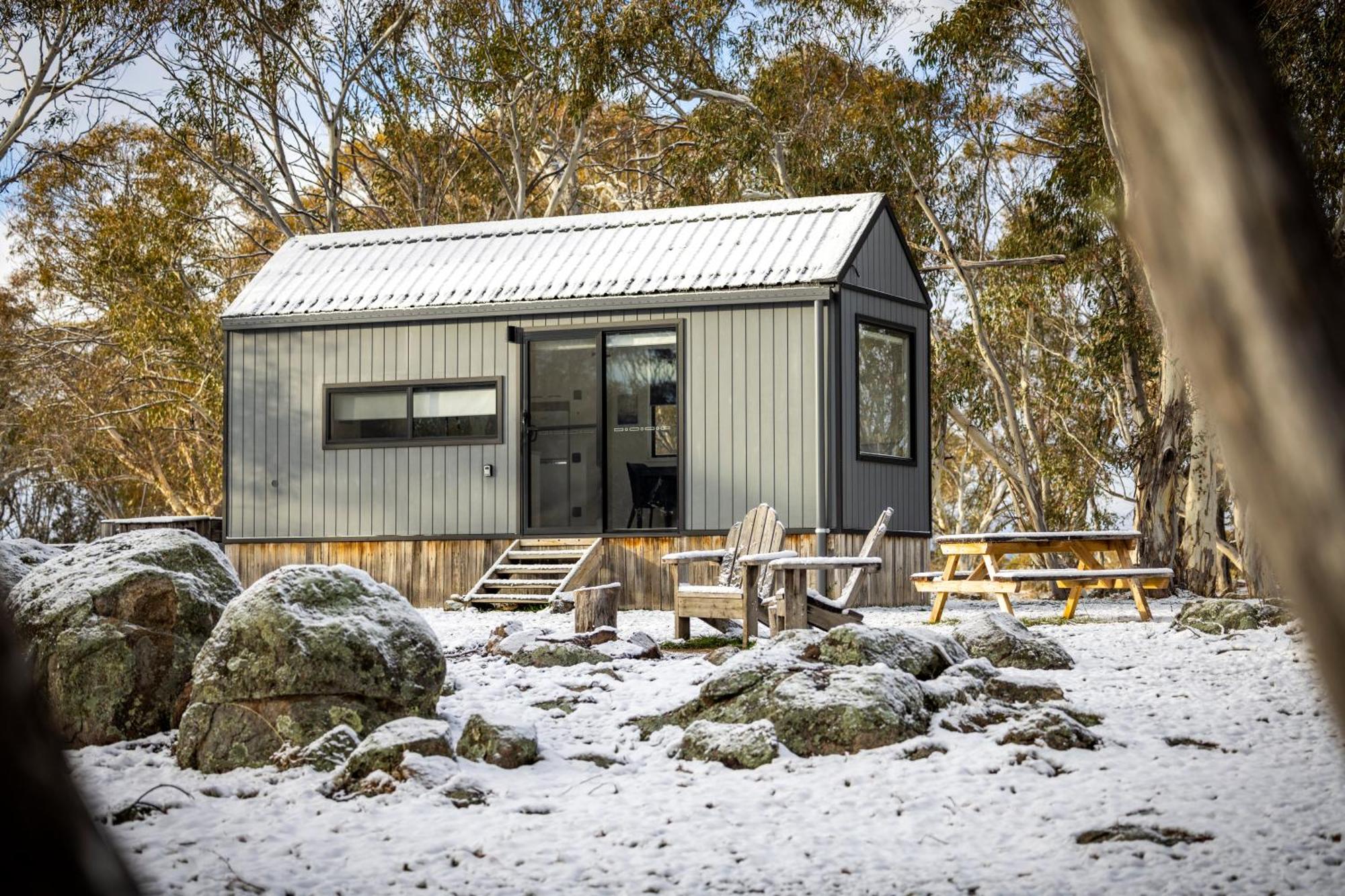 Big Yard Escapes - Two Off-Grid Tiny Houses On The Mowamba River Jindabyne Buitenkant foto