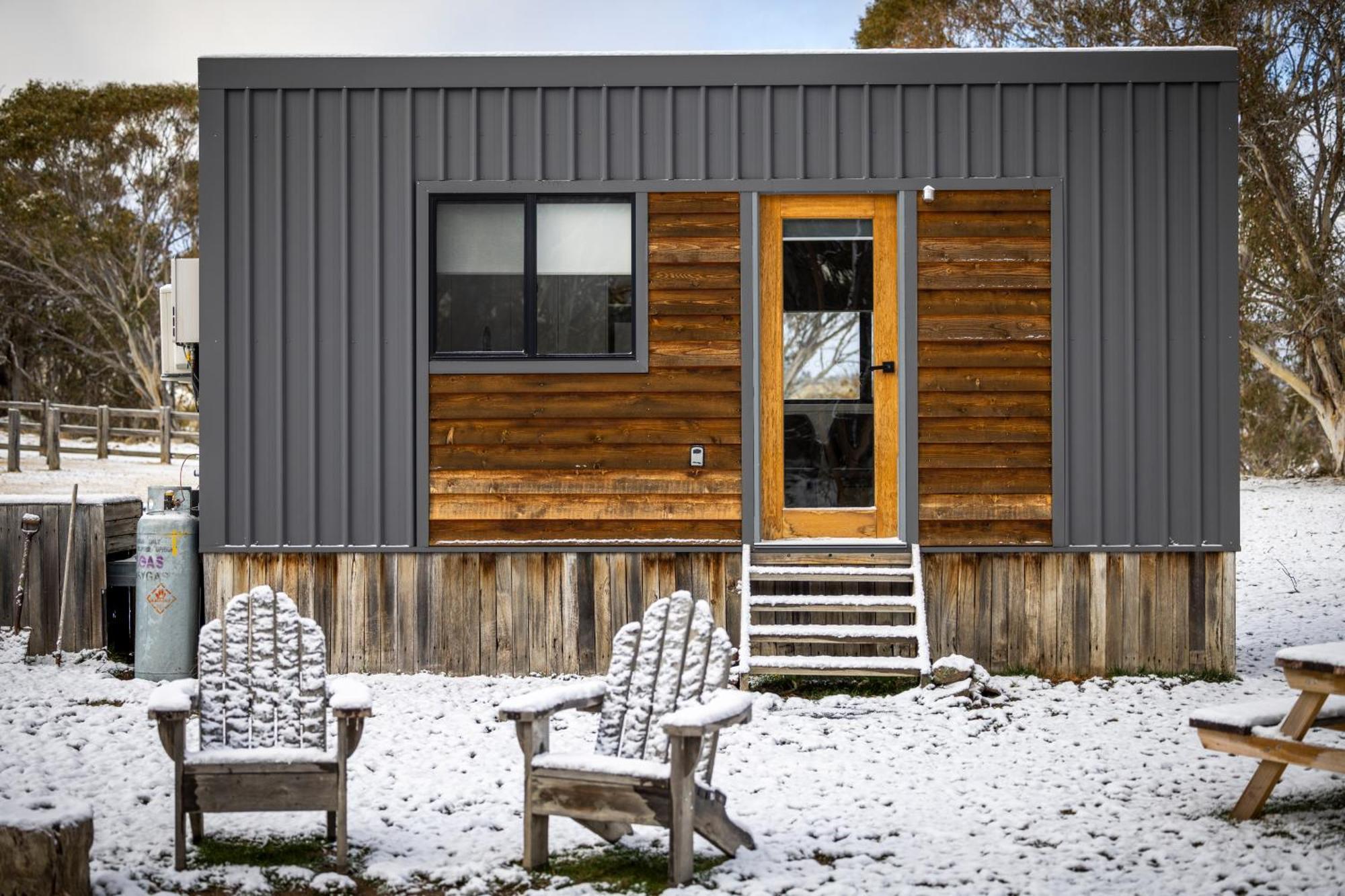 Big Yard Escapes - Two Off-Grid Tiny Houses On The Mowamba River Jindabyne Buitenkant foto