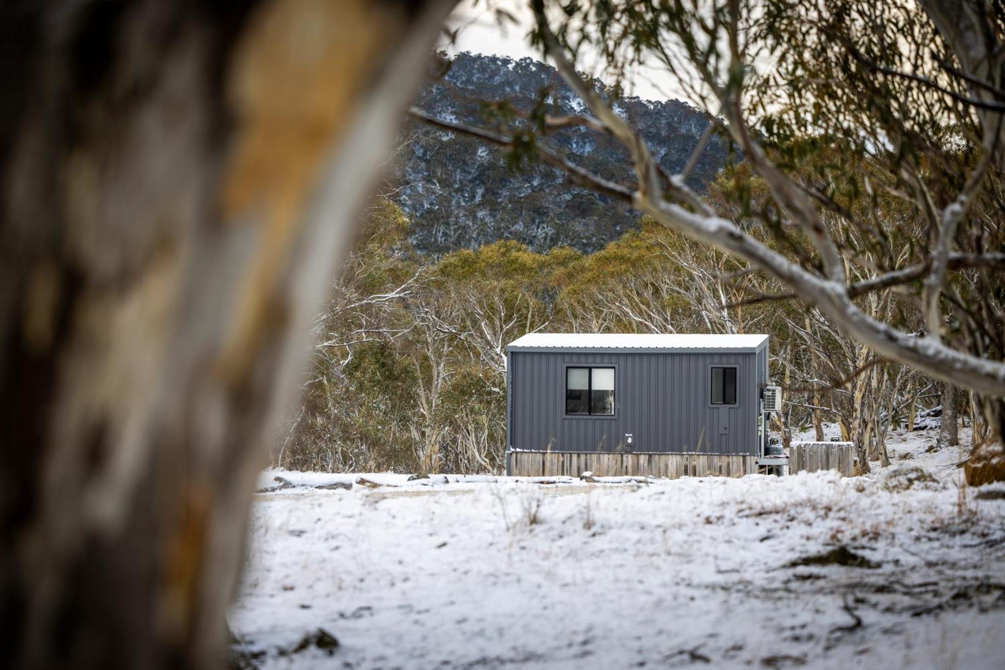 Big Yard Escapes - Two Off-Grid Tiny Houses On The Mowamba River Jindabyne Buitenkant foto